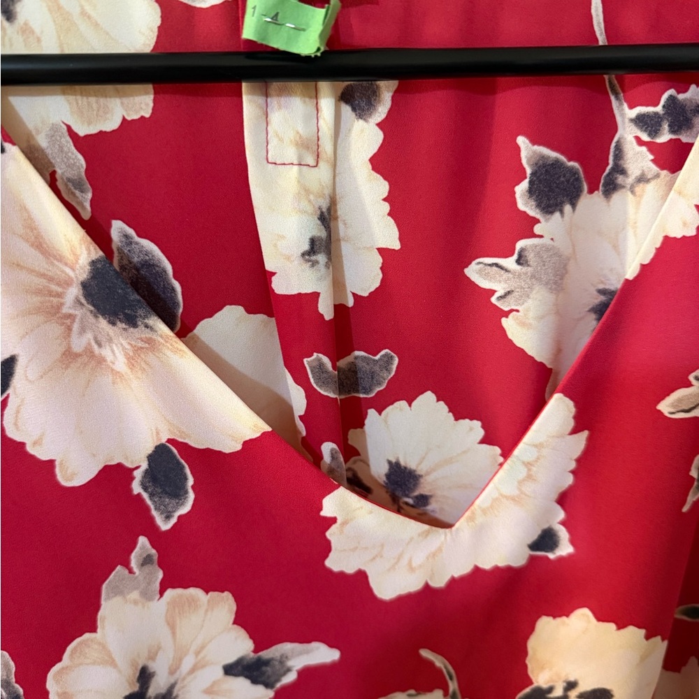 Floral Ruffle Sleeve Top - Perfect for Spring 🌷🌺 - Picture 8 of 8
